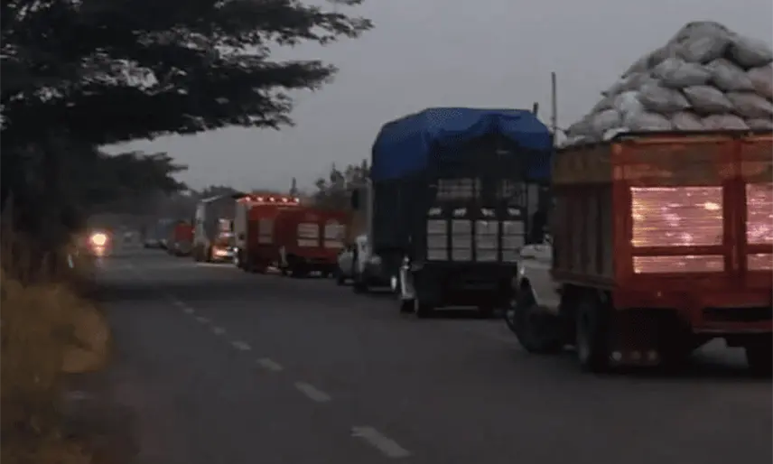 Transportistas bloquearían hoy carreteras del país, incluida la Villahermosa - Coatzacoalcos