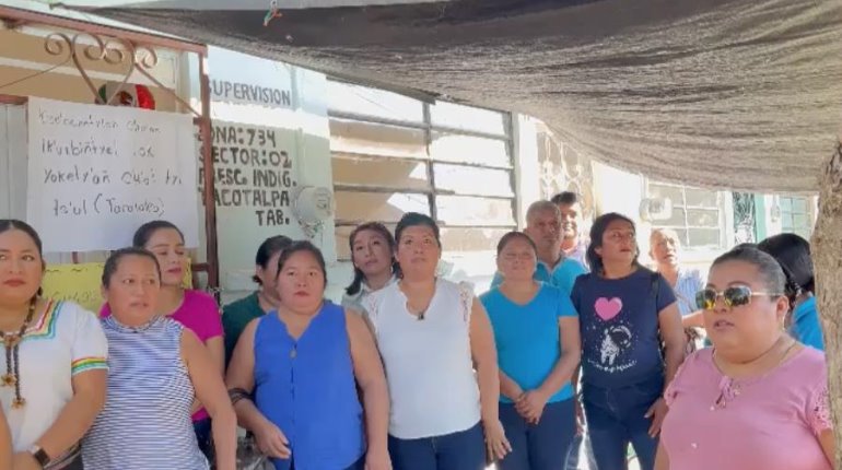 Maestros indígenas Chol en Tacotalpa protestan por designación de coordinador de zona escolar de lengua Yokotan