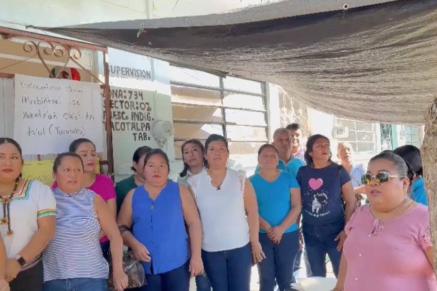 Maestros indígenas Chol en Tacotalpa protestan por designación de coordinador de zona escolar de lengua Yokotan