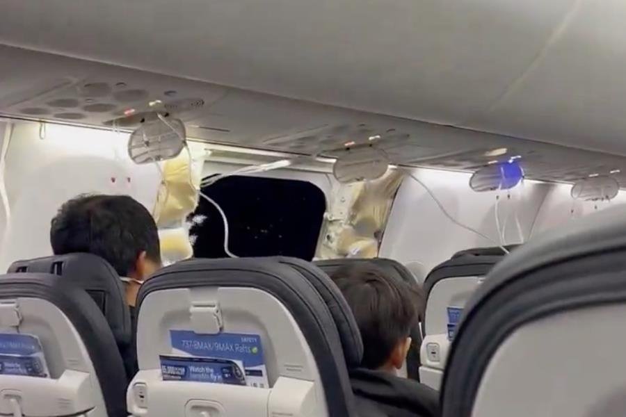 Se desprende ventana de avión en pleno vuelo en EE.UU