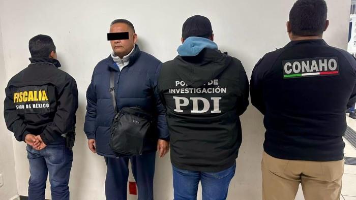 Detienen a presunto extorsionador en el Aeropuerto de la Ciudad de México