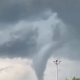 Captan momento en que tornado toca tierra al norte de Miami