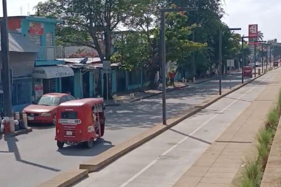 ¡Mantienen pochis desafío a Semovi! Circulan en sentido contrario en malecón de Gaviotas