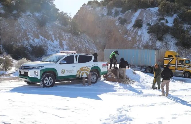 Cierran carreteras en Sonora por nevadas