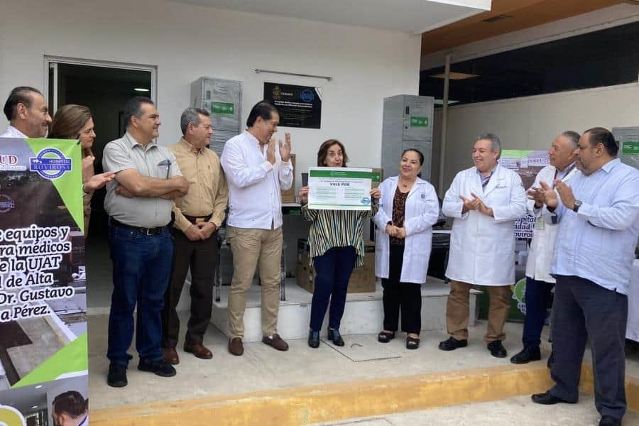 Dona UJAT material y equipo para médicos residentes del Rovirosa