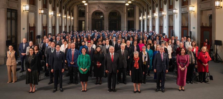 Se reúne el Presidente con embajadores y cónsules en Palacio nacional