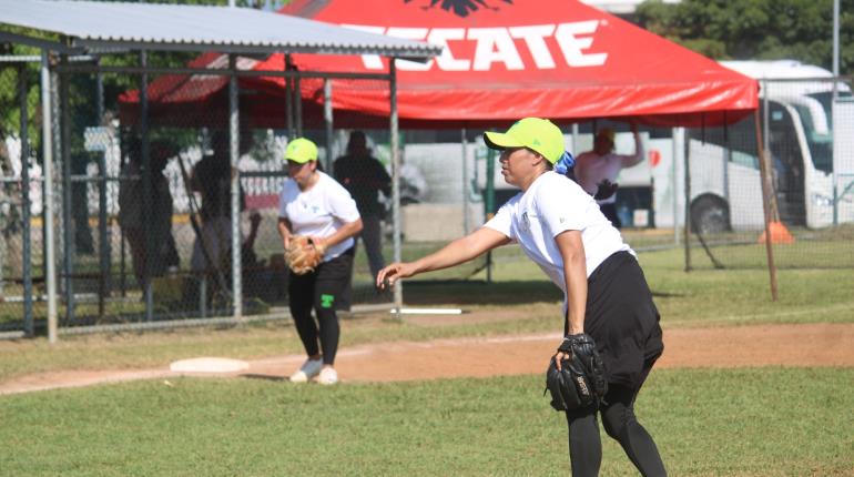 Tabasqueña, Karen Natalí, busca debutar en softbol profesional con Las Olmecas