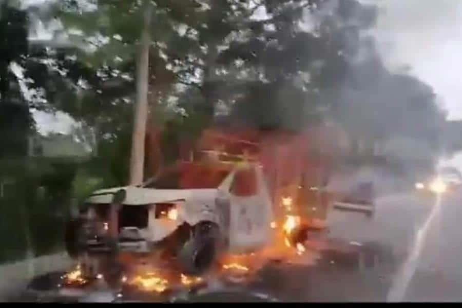 Incendian camioneta en la Cárdenas-Villahermosa