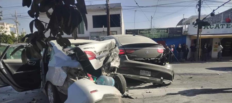 Menor provoca carambola en Nuevo León; motociclista sale envuelto en llamas