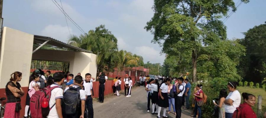 Cierran Telesecundaria en Comalcalco por falta de intendente e internet