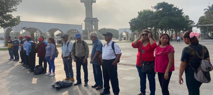 Vuelven exburócratas a protestar, mantienen reclamo por laudos y plazas