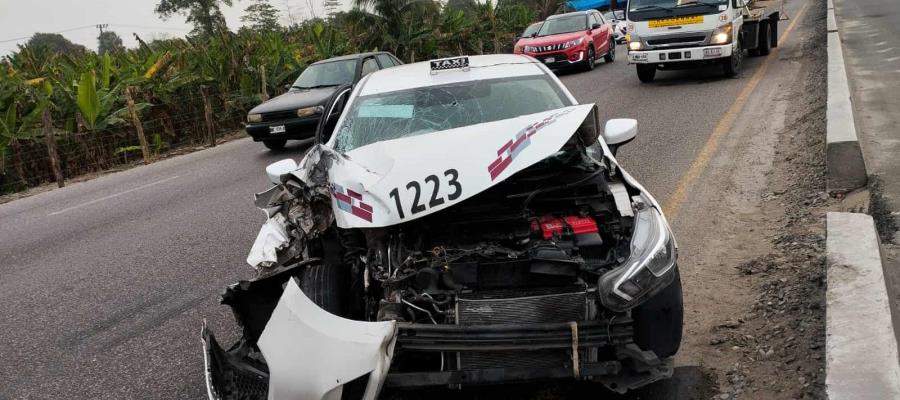 Impacta taxista contra carriles centrales de la Villahermosa–Cárdenas