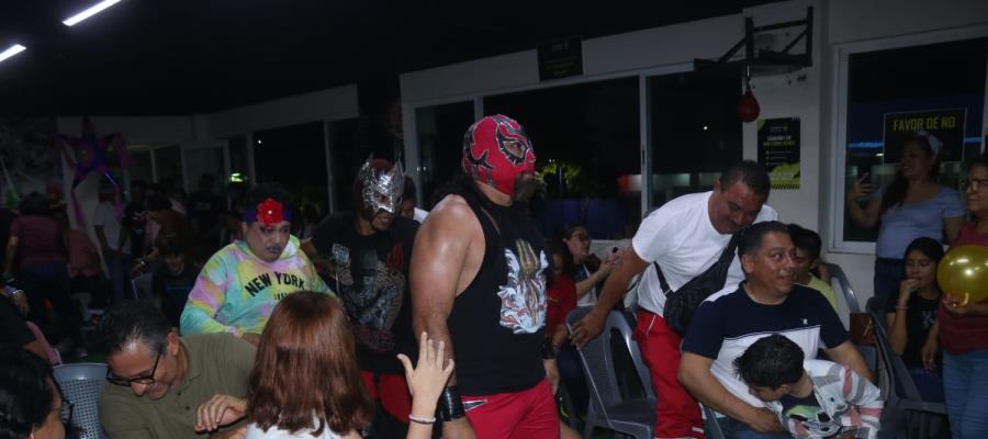 Celebran ´Día de Reyes´ con función de lucha libre y boxeo en el gimnasio ´Sammy Ventura´