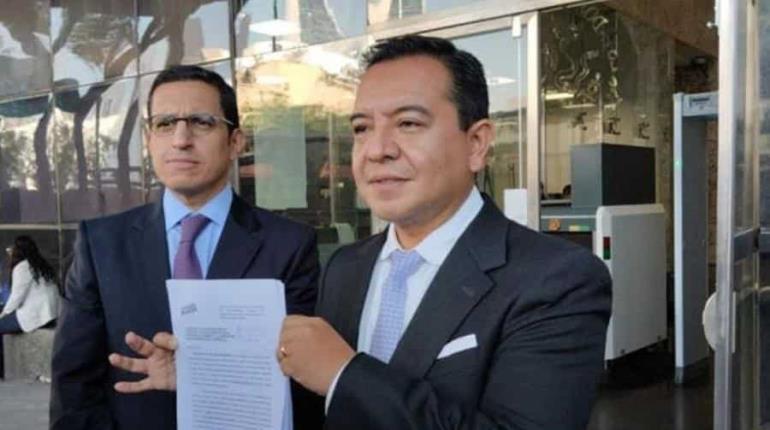 Diputados del PAN denuncian a hijo de AMLO ante la FGR