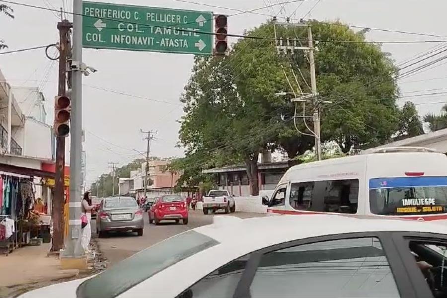 Peligran estudiantes por falla en semáforos en Tamulté