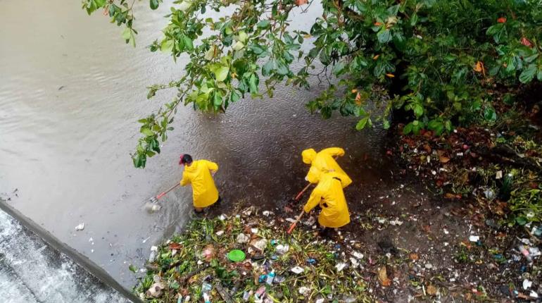 Por exceso de residuos sólidos, Centro limpia rejilla del cárcamo de Gaviotas Sur