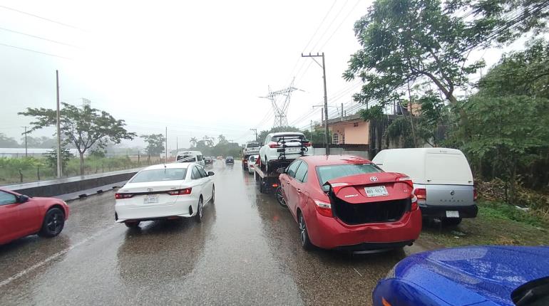 Más de 10 choques en Centro, dejan lluvias del frente frío 27