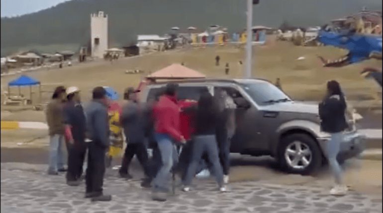 Comerciantes de Edomex agreden a jóvenes turistas