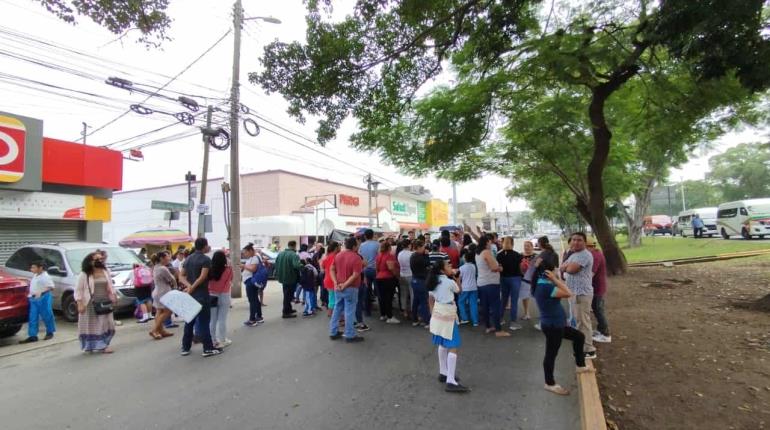 Tras protesta y bloqueo, papás de primaria "Tabasco Avanza" evitan cambio de director