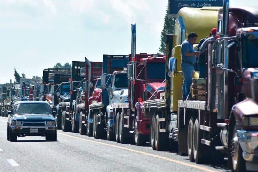 Convocan transportistas a paro nacional por inseguridad en carreteras