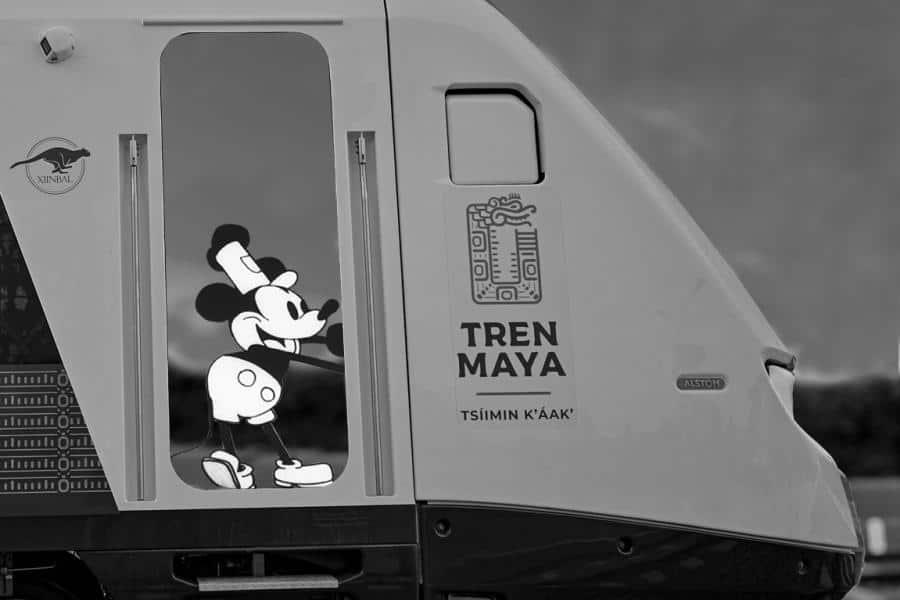 ¡Se sube Miguelito al tren! Tren Maya usa a Mickey Mouse para promocionar viajes