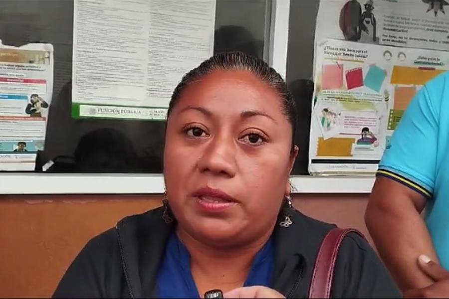 Madrugan aspirantes a beca Benito Juárez para poder registrarse