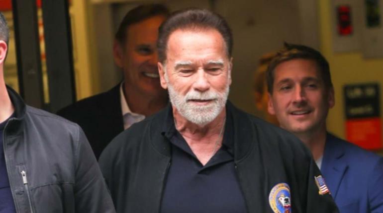 Retienen a Arnold Schwarzenegger durante varias horas en aeropuerto de Alemania