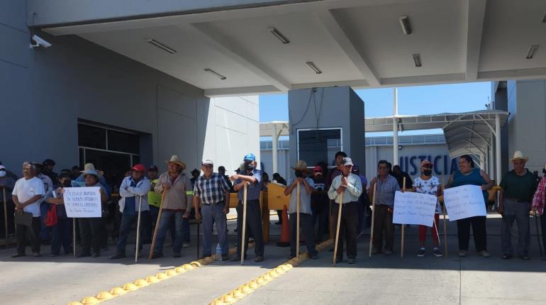 Sindicato pide a gobernador de Oaxaca su intervención para liberar a trabajadores retenidos en Coyotepec