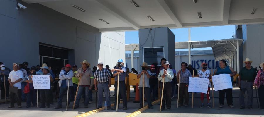 Sindicato pide a gobernador de Oaxaca su intervención para liberar a trabajadores retenidos en Coyotepec