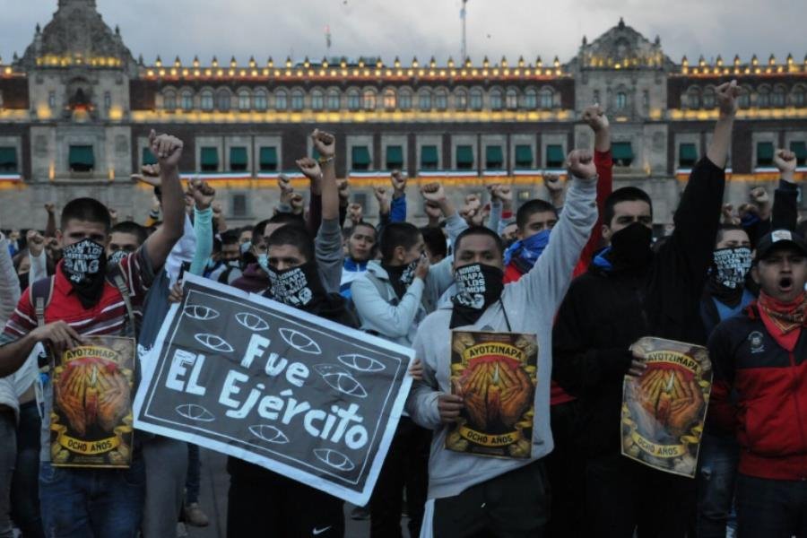 Juez ordena liberar a 8 militares implicados en caso Ayotzinapa