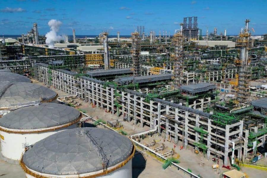 Refinería Olmeca producirá 3 tipos de combustibles en marzo, asegura Pemex