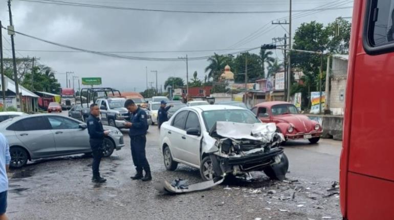 Ebrios chocan contra Transmetropolitano Pomoca y se dan la fuga