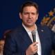 Declina Ron DeSantis a favor de Trump