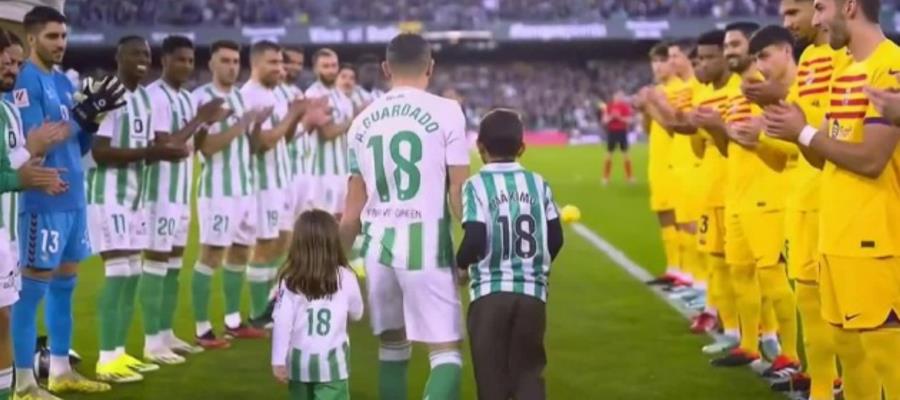 El Benito Villamarín se rinde ante Guardado en su despedida del Betis