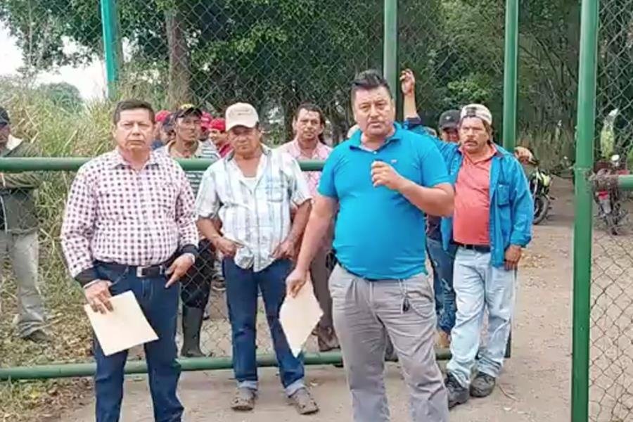 Cierran entrada a Batería Norte 2 de Pemex en Cárdenas, para exigir pagos de afectaciones