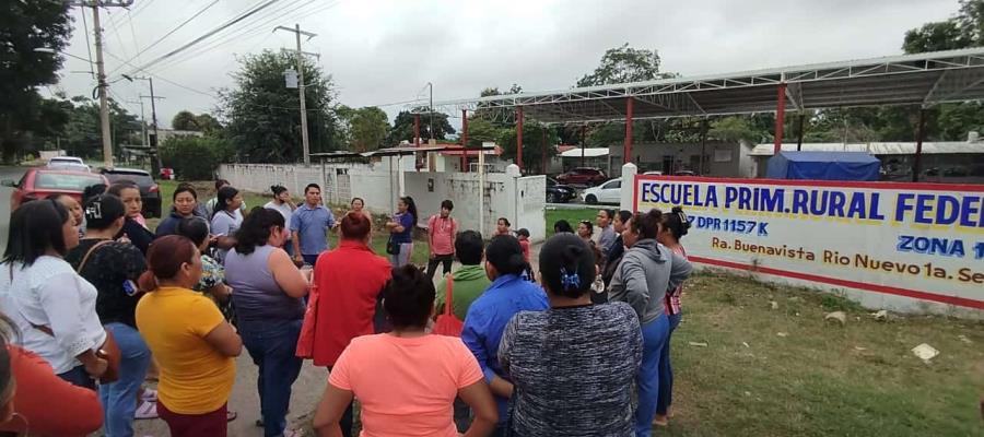 Se inconforman padres de primaria en Ranchería Buenavista por falta de clases presenciales