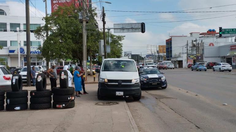 Impacta unidad de casa hogar contra vehículo particular