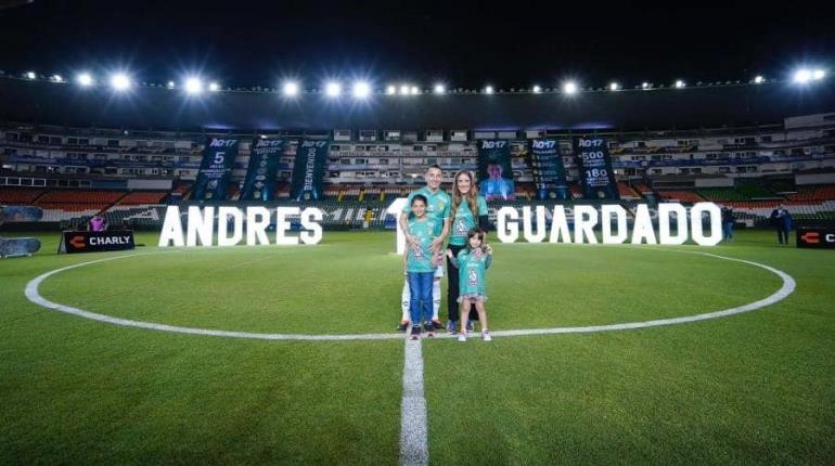 15 mil aficionados le dan la bienvenida a Andrés Guardado como nuevo jugador del León