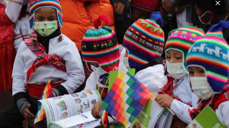 Previo al inicio de clases, Bolivia ordena uso obligatorio de cubrebocas en escuelas por brotes de COVID