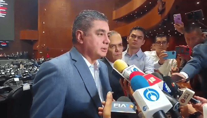 Coordinadores parlamentarios del PRD piden a Zambrano tomarlos en cuenta para candidaturas