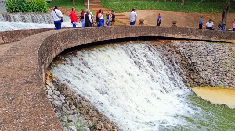 Rescatan cascadas del parque La Pólvora tras 25 años sin funcionar 