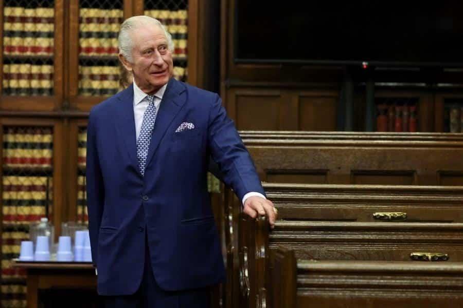 Hospitalizan al rey Carlos III para operación de próstata