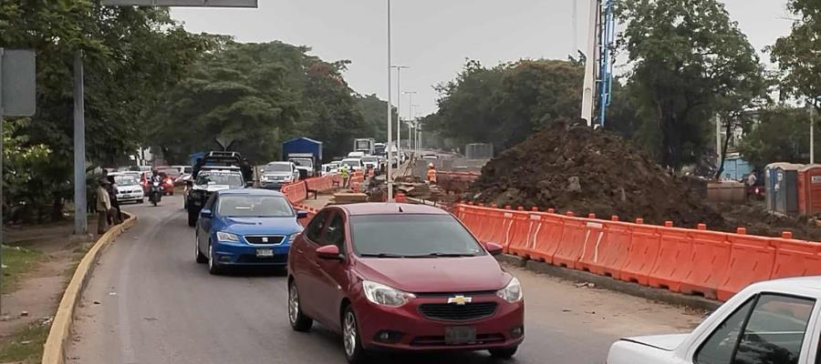 Hasta una hora esperan transporte público habitantes de Gaviotas por obras del puente Grijalva II