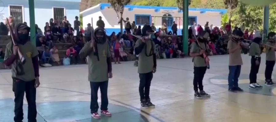 Arman a niños con rifles en comunidad de Guerrero