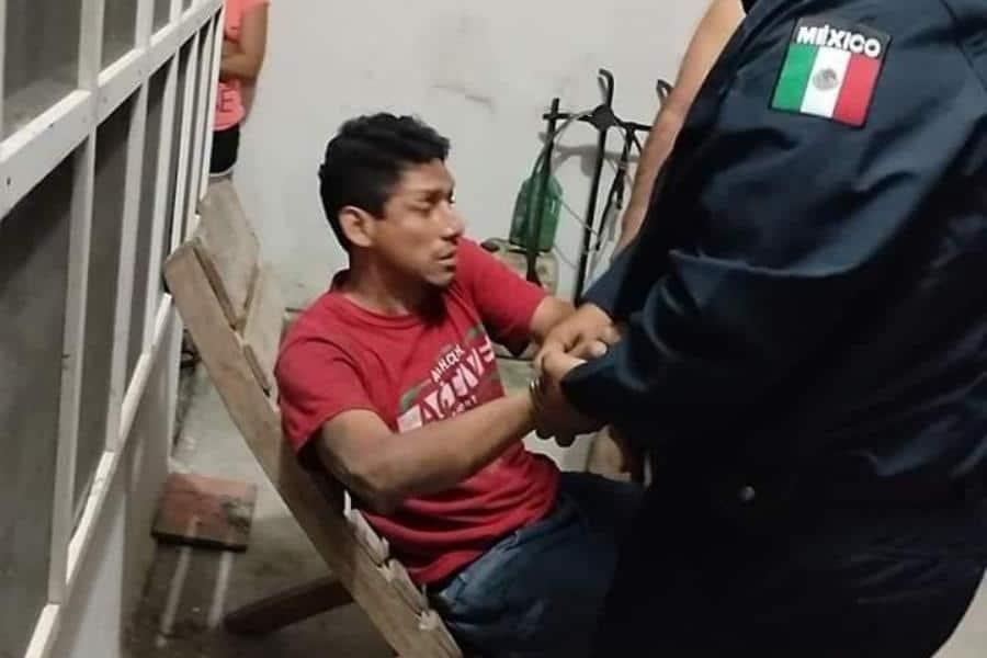 Atrapan en flagrancia a sujeto por robar a iglesia en Comalcalco