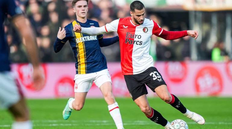 Santi Giménez falla penal, Feyenoord empata contra el Twente 