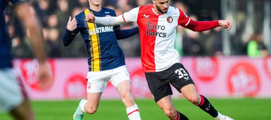 Santi Giménez falla penal, Feyenoord empata contra el Twente 