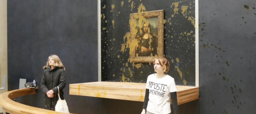 Activistas ambientales arrojan sopa a la Mona Lisa