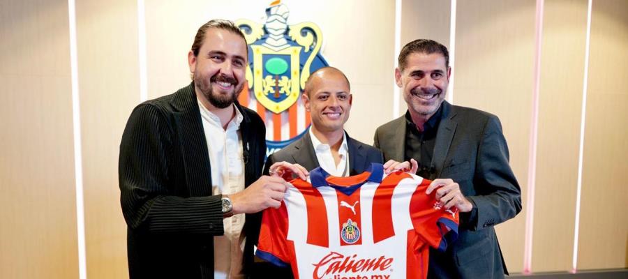 Chivas le da emotiva bienvenida a "Chicharito" con estadio lleno