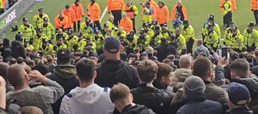 West Bromwich vs Wolverhampton de la FA Cup es detenido por invasión de cancha